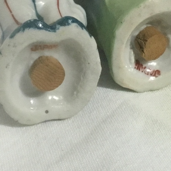 Vintage anthropomorphic bride and groom salt and pepper shakers with cork stops - Picture 4 of 6